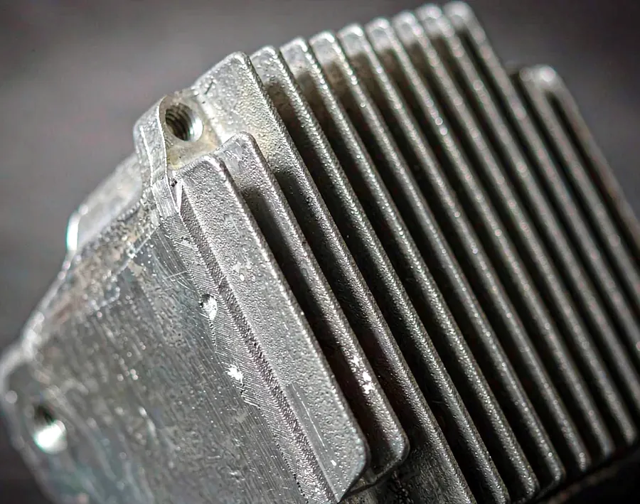 Round aluminium heat sinks with cast cooling fins